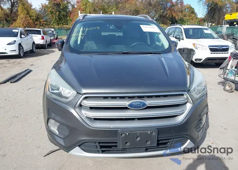 2017 Ford Escape Titanium z USA, uszkodzony, nr VIN 1FMCU0JD0HUC44640